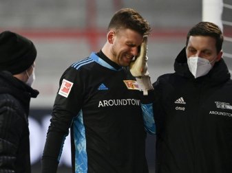 Andreas Luthe prallte mit seinem Mitspieler zusammen Andreas Luthe prallte mit seinem Mitspieler zusammen