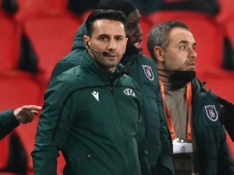 Coltescu als Vierter Offizieller beim Rassismus-Eklat