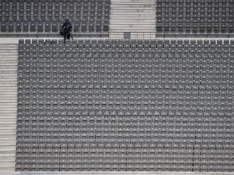 Wegen der leeren Tribünen nahmen die Clubs weniger ein. Foto: John Macdougall/afp POOL/dpa Wegen der leeren Tribünen nahmen die Clubs weniger ein. Foto: John Macdougall/afp POOL/dpa