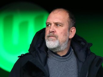 Jörg Schmadtke steht beim VfL Wolfsburg noch bis zum 30. Juni 2022 unter Vertrag. Foto: Ronny Hartmann/dpa Jörg Schmadtke steht beim VfL Wolfsburg noch bis zum 30. Juni 2022 unter Vertrag. Foto: Ronny Hartmann/dpa