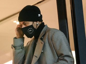 PSG-Star Neymar kann weiterhin nur zuschauen PSG-Star Neymar kann weiterhin nur zuschauen