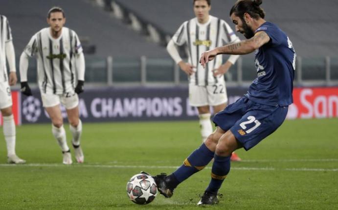 Sergio Oliveira erzielt den Führungstreffer bei Portos Sieg bei Portos Weiterkommen bei Juventus. Foto: Luca Bruno/AP/dpa