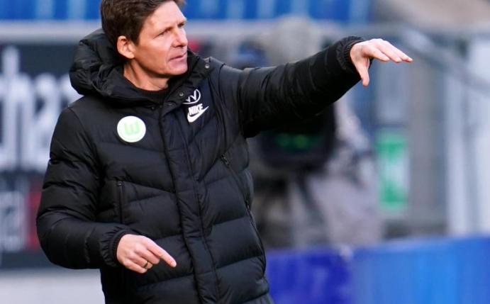 Trainer Oliver Glasner hat mit dem VfL Wolfsburg eine starke Saisonbilanz. Foto: Uwe Anspach/dpa