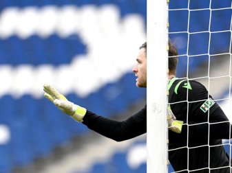 Torwart Michael Esser muss in Quarantäne. Foto: Hauke-Christian Dittrich/dpa Torwart Michael Esser muss in Quarantäne. Foto: Hauke-Christian Dittrich/dpa