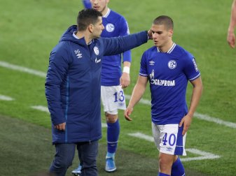 Grammozis (l.) mit seinem Spieler Can Bozdogan Grammozis (l.) mit seinem Spieler Can Bozdogan