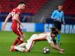 Die Leipziger um Marcel Sabitzer (r) schieden gegen den FC Liverpool aus der Champions League aus. Foto: Marton Monus/dpa