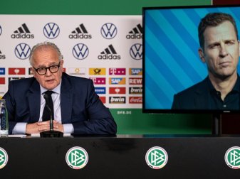 Bierhoff (r.) ist mit der Nachfolgersuche beauftragt Bierhoff (r.) ist mit der Nachfolgersuche beauftragt