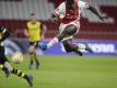 Brian Brobbey (r) wechselt von Ajax Amsterdam zu RB Leipzig. Foto: Peter Dejong/AP/dpa