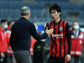 Frankfurts Trainer Adi Hütter (l) kann gegen Leipzig wieder mit Daichi Kamada planen. Foto: Arne Dedert/dpa Frankfurts Trainer Adi Hütter (l) kann gegen Leipzig wieder mit Daichi Kamada planen. Foto: Arne Dedert/dpa