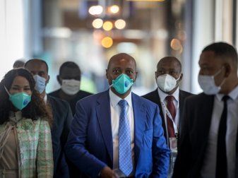 Patrice Motsepe (M.) ist neuer CAF-Präsident