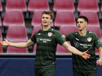 Spielt eine starke Saison im Trikot des VfB Stuttgart: Sasa Kalajdzic (l). Foto: Rolf Vennenbernd/dpa Spielt eine starke Saison im Trikot des VfB Stuttgart: Sasa Kalajdzic (l). Foto: Rolf Vennenbernd/dpa