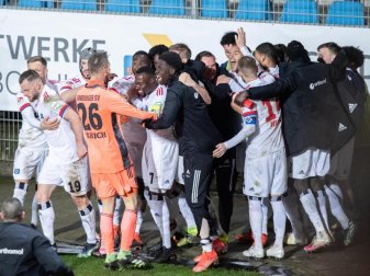 Die Spieler des Hamburger SV feiern den zweiten Treffer gegen den VfL Bochum. Foto: Marcel Kusch/dpa Die Spieler des Hamburger SV feiern den zweiten Treffer gegen den VfL Bochum. Foto: Marcel Kusch/dpa