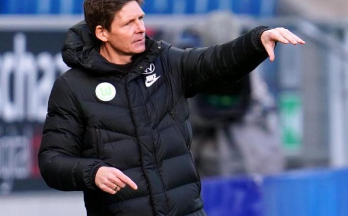 «Sie haben sich entschuldigt. Damit ist das Thema für uns erledigt», sagt Wolfsburgs Trainer Oliver Glasner. Foto: Uwe Anspach/dpa