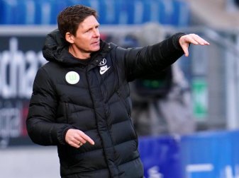 «Sie haben sich entschuldigt. Damit ist das Thema für uns erledigt», sagt Wolfsburgs Trainer Oliver Glasner. Foto: Uwe Anspach/dpa «Sie haben sich entschuldigt. Damit ist das Thema für uns erledigt», sagt Wolfsburgs Trainer Oliver Glasner. Foto: Uwe Anspach/dpa