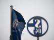 Eine einflussreiche Gruppe soll eine komplette Neubesetzung der Führungsebene des schwer kriselnden FC Schalke 04 anstreben. Foto: Fabian Strauch/dpa
