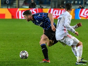 Robin Gosens (l.) im Zweikampf mit Lucas Vazquez Robin Gosens (l.) im Zweikampf mit Lucas Vazquez