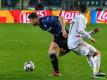 Robin Gosens (l.) im Zweikampf mit Lucas Vazquez