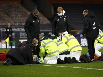 Rui Patricio liegt verletzt am Boden und wird medizinisch betreut. Foto: Jason Cairnduff/PA Wire/dpa Rui Patricio liegt verletzt am Boden und wird medizinisch betreut. Foto: Jason Cairnduff/PA Wire/dpa