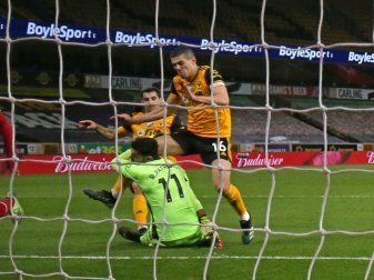 Rui Patricio stieß mit Conor Coady (r.) zusammen Rui Patricio stieß mit Conor Coady (r.) zusammen