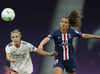 DFB-Spielerin Däbritz (r.) spielt mit PSG nicht in Prag DFB-Spielerin Däbritz (r.) spielt mit PSG nicht in Prag