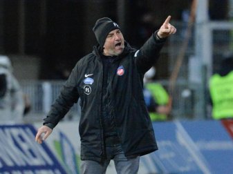 Frank Schmidt hält einen Abbruch der 2. Liga für nicht ausgeschlossen. Foto: Timm Schamberger/dpa Frank Schmidt hält einen Abbruch der 2. Liga für nicht ausgeschlossen. Foto: Timm Schamberger/dpa