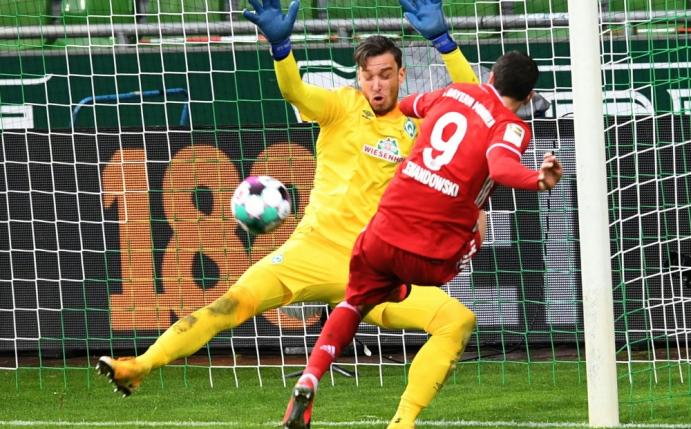 Lewandowski bei seinem 32. Bundesligatreffer