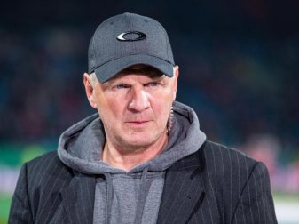 Ex-Nationalspieler Stefan Effenberg rät den deutschen Fußball-Clubs als Lehre aus der Corona-Krise zu größerer Zuschauerfreundlichkeit. Foto: Guido Kirchner/dpa