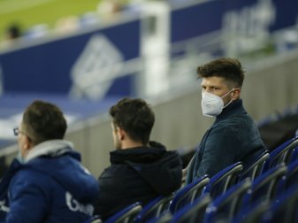 Klaas-Jan Huntelaar (r.) fehlt S04 seit November