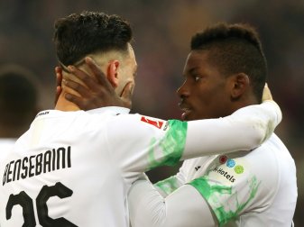 Gladbachs Ramy Bensebaini (l.) und Breel Embolo Gladbachs Ramy Bensebaini (l.) und Breel Embolo