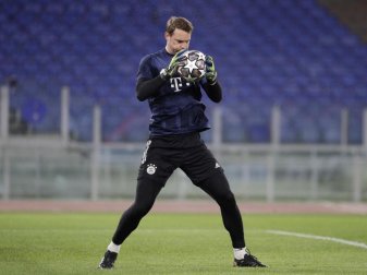 Ob Manuel Neuer das Tor des FC Bayern gegen Lazio Rom hütet, steht noch nicht fest. Foto: Gregorio Borgia/AP/dpa Ob Manuel Neuer das Tor des FC Bayern gegen Lazio Rom hütet, steht noch nicht fest. Foto: Gregorio Borgia/AP/dpa