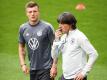 Toni Kroos hat Verständnis für die Entscheidung von Joachim Löw als Bundestrainer zurückzutreten. Foto: Christian Charisius/dpa