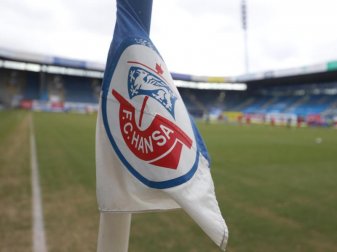 Für das Heimspiel von Hansa Rostock gegen den Halleschen FC sollen 777 Zuschauer zugelassen werden. Foto: Danny Gohlke/dpa Für das Heimspiel von Hansa Rostock gegen den Halleschen FC sollen 777 Zuschauer zugelassen werden. Foto: Danny Gohlke/dpa