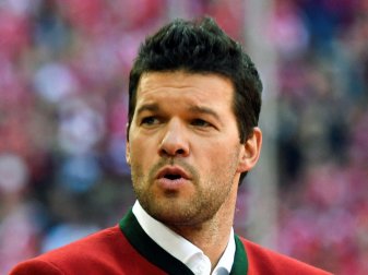 Michael Ballack sieht Hansi Flick vor "Luxusproblem" Michael Ballack sieht Hansi Flick vor "Luxusproblem"
