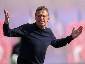Die Personalie Ralf Rangnick überlagert alles beim FC Schalke: Kommt er oder kommt er nicht. Foto: Jan Woitas/ZB/dpa