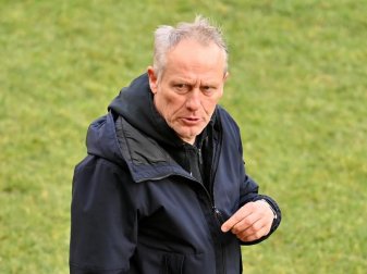 Lässt die Nationalspieler zu den Spielen reisen: Freiburgs Trainer Christian Streich. Foto: Torsten Silz/dpa Lässt die Nationalspieler zu den Spielen reisen: Freiburgs Trainer Christian Streich. Foto: Torsten Silz/dpa