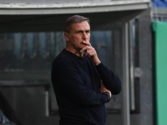 U21-Coach Stefan Kuntz will sich zunächst nicht über mögliche eigene Ambitionen auf die Nachfolge von Bundestrainer Joachm Löw äußern. Foto: Arne Dedert/dpa U21-Coach Stefan Kuntz will sich zunächst nicht über mögliche eigene Ambitionen auf die Nachfolge von Bundestrainer Joachm Löw äußern. Foto: Arne Dedert/dpa