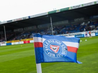 Holstein Kiel hat weitere positive Corona-Tests gemeldet. Foto: Christophe Gateau/dpa