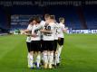 Borussia Mönchengladbach durfte auf Schalke endlich wieder einen Sieg bejubeln. Foto: Guido Kirchner/dpa-Pool/dpa