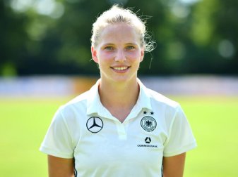 «Ich bin in Kontakt mit vielen Spielerinnen und Fanvertretern. Sie unterstützen mein Vorhaben. Mit meinem Team will ich Turbine voranbringen», sagt die frühere Fußball-Nationalspielerin Tabea Kemme. Foto: Uwe Anspach/dpa «Ich bin in Kontakt mit vielen Spielerinnen und Fanvertretern. Sie unterstützen mein Vorhaben. Mit meinem Team will ich Turbine voranbringen», sagt die frühere Fußball-Nationalspielerin Tabea Kemme. Foto: Uwe Anspach/dpa