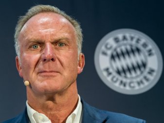Verteidigt die Partnerschaft des FC Bayern mit der Fluggesellschaft Qatar Airways: Vorstandschef Karl-Heinz Rummenigge. Foto: picture alliance / Peter Kneffel/dpa Verteidigt die Partnerschaft des FC Bayern mit der Fluggesellschaft Qatar Airways: Vorstandschef Karl-Heinz Rummenigge. Foto: picture alliance / Peter Kneffel/dpa