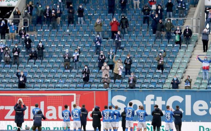 Hansa Rostock spielte vor 702 Zuschauern. Foto: Bernd Wüstneck/dpa-Zentralbild pool;/dpa