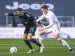 Superstar Cristiano Ronaldo (l) musste sich mit Juventus gegen Benevento mit Adolfo Gaich geschlagen geben. Foto: Marco Alpozzi/LaPresse/AP/dpa