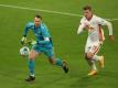 Spielen Bayern-Keeper Manuel Neuer (l) und Leipzigs Alexander Sörloth den Bundesliga-Gipfel vor 999 Zuschauern?. Foto: Alexander Hassenstein/Getty Images Europe/Pool/dpa