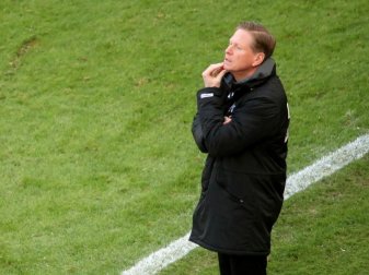 Trainer Markus Gisdol steckt mit dem 1. FC Köln im Kampf um den Klassenerhalt. Foto: Wolfgang Rattay/Reuters-Pool/dpa Trainer Markus Gisdol steckt mit dem 1. FC Köln im Kampf um den Klassenerhalt. Foto: Wolfgang Rattay/Reuters-Pool/dpa