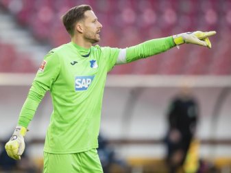 Hoffenheims Torwart Oliver Baumann beklagt den hohen Handy-Konsum bei seinen Mitspielern. Foto: Tom Weller/dpa Hoffenheims Torwart Oliver Baumann beklagt den hohen Handy-Konsum bei seinen Mitspielern. Foto: Tom Weller/dpa