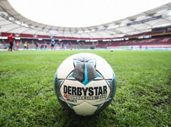 In der Bundesliga wird wie geplant an Ostern der Ball rollen. Foto: Tom Weller/dpa-Pool/dpa In der Bundesliga wird wie geplant an Ostern der Ball rollen. Foto: Tom Weller/dpa-Pool/dpa