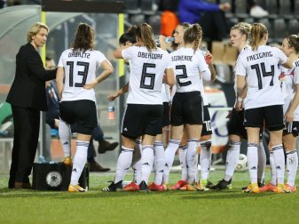 Martina Voss-Tecklenburg und die DFB-Auswahl der Frauen Martina Voss-Tecklenburg und die DFB-Auswahl der Frauen