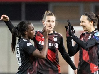 Simone Laudehr (M) spielt in der Frauen-Bundesliga für den FC Bayern München. Foto: Matthias Balk/dpa Simone Laudehr (M) spielt in der Frauen-Bundesliga für den FC Bayern München. Foto: Matthias Balk/dpa