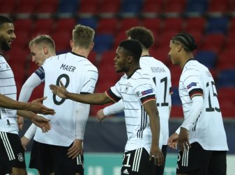 Überragender Mann beim deutschen U21-EM-Auftakt gegen Ungarn: Ridle Baku (3.v.r). Foto: Csaba Domotor/dpa Überragender Mann beim deutschen U21-EM-Auftakt gegen Ungarn: Ridle Baku (3.v.r). Foto: Csaba Domotor/dpa