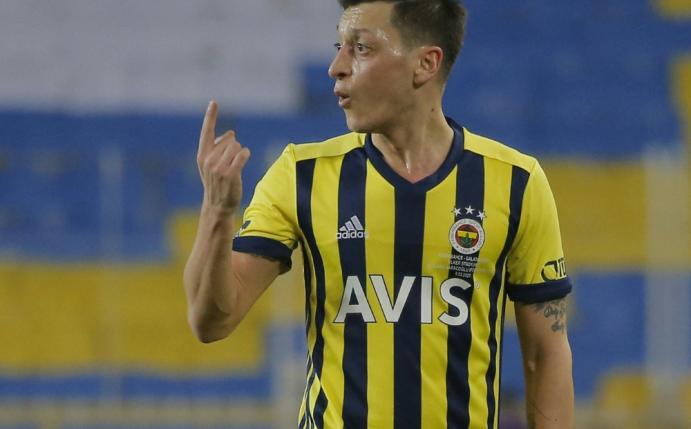 Neuer Trainer für Mesut Özil